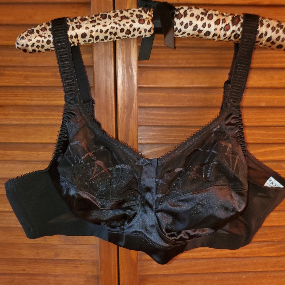 Elomi soft cup bra NWT